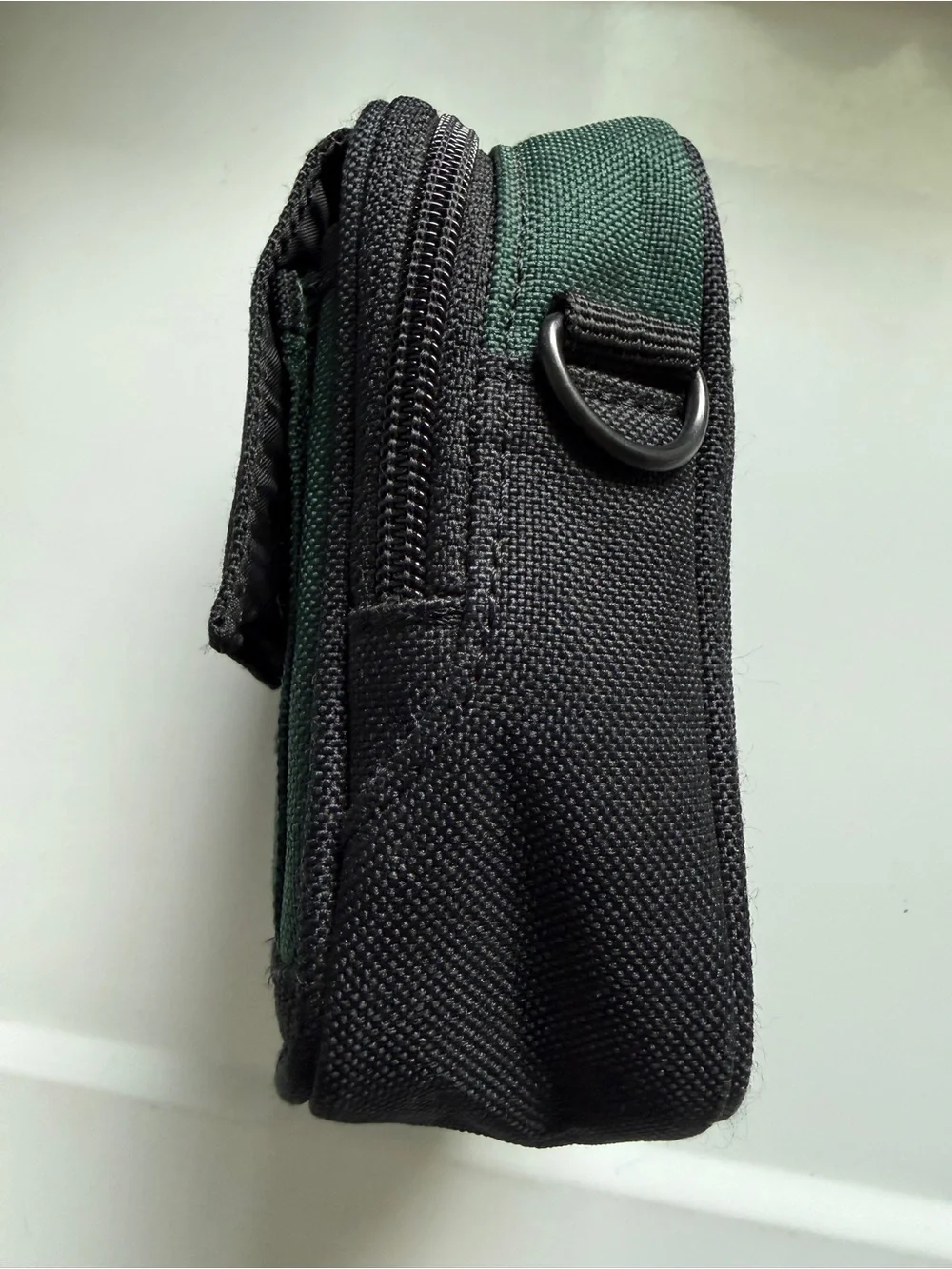 LOWEPRO Z10 Compact Camera Pouch Black and Deep Green